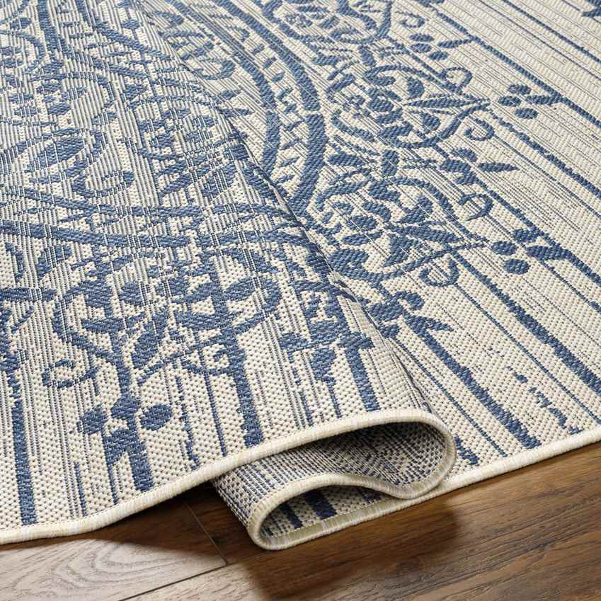 Marlea Traditional Navy/Cream Area Rug