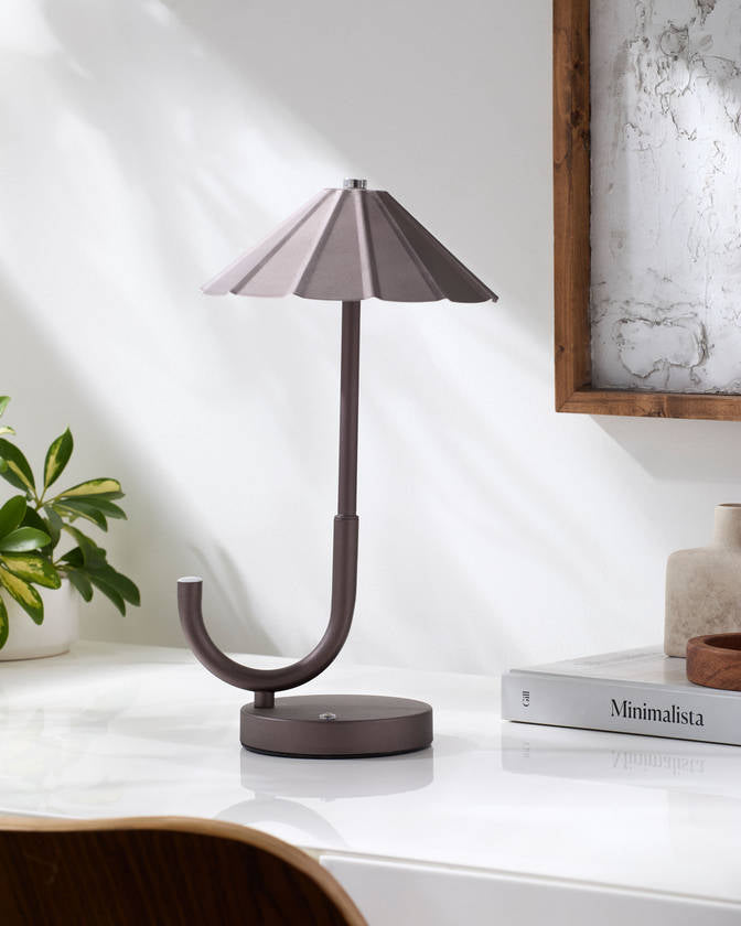 Obdulio Traditional Brown Table Lamp