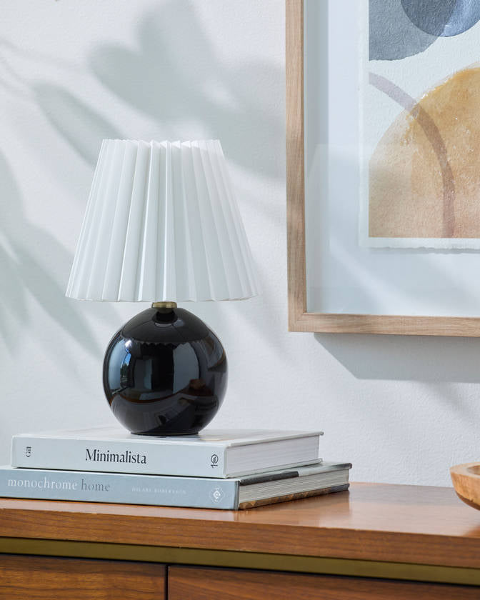 Travarus Modern Black Table Lamp