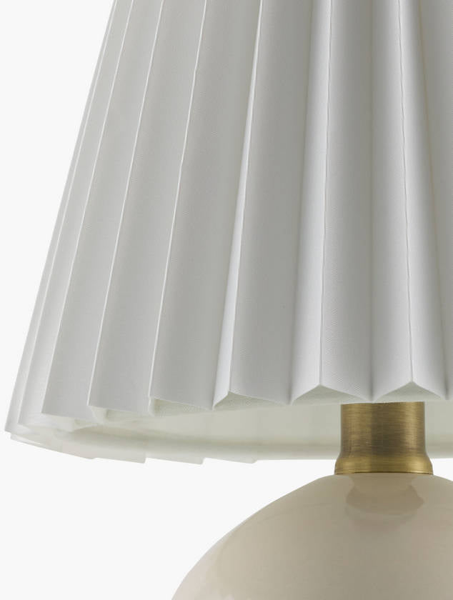 Travarus Modern Ivory Table Lamp