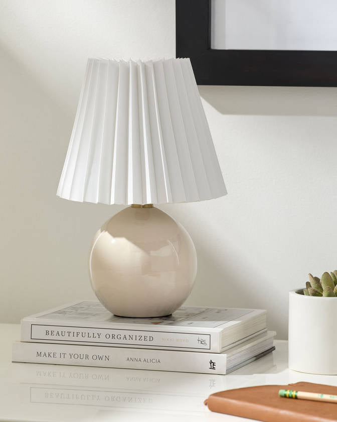 Travarus Modern Ivory Table Lamp