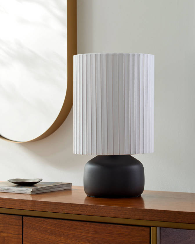 Chelcie Traditional Black Table Lamp