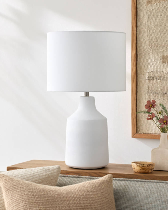 Lenord Cottage White Table Lamp