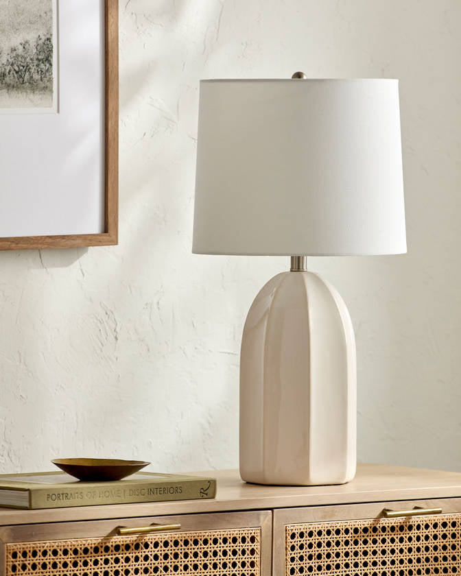 Oracio Traditional Cream Table Lamp