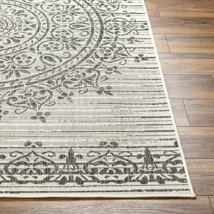 Marlea Traditional Black/Cream Area Rug